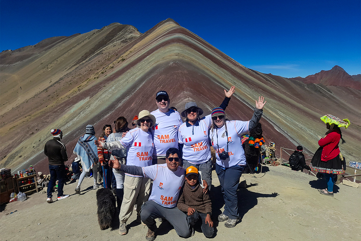 foto en montaña de colore cusco